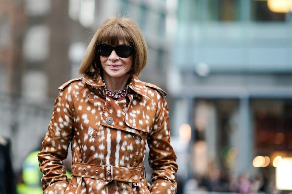 Sipas Anna Wintour, këta 4 aksesorë do të jenë kudo përgjatë 2020-ës