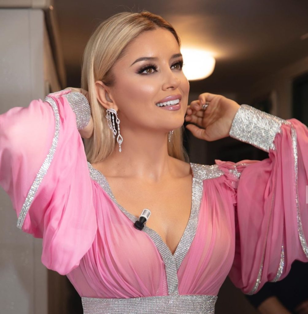“E bëre “Sanremo-n” sikur ishe në Mars”: Alketa Vejsiu i mbyll gojën komentuesit