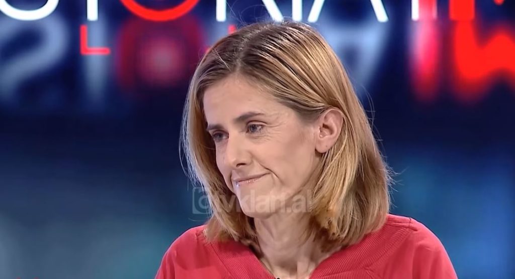 23-vjeçarja tregon për sëmundjen e rrallë: Në fillim u shfaq në gojë dhe më pas u përhap në të gjithë trupin