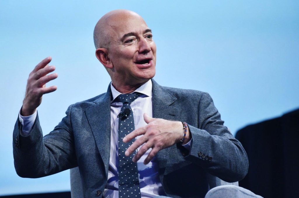 “Të shpëtojmë Tokën”: Presidenti i “Amazon” dhuron shifrën marramendëse për të luftuar ndryshimet klimaterike
