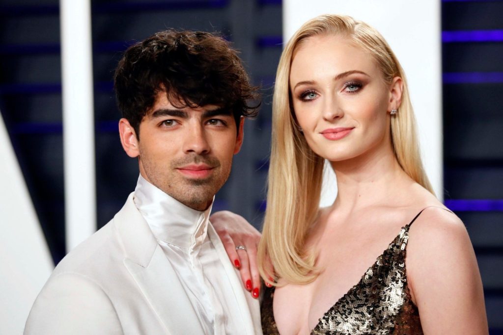 Sophie Turner zbulon fustanin më të urryer që ka veshur ndonjëherë