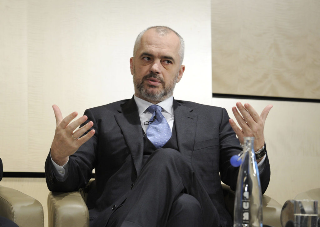 Kryeministri Rama: Uniformat e bardha do të marrin një bonus prej 1000 eurosh