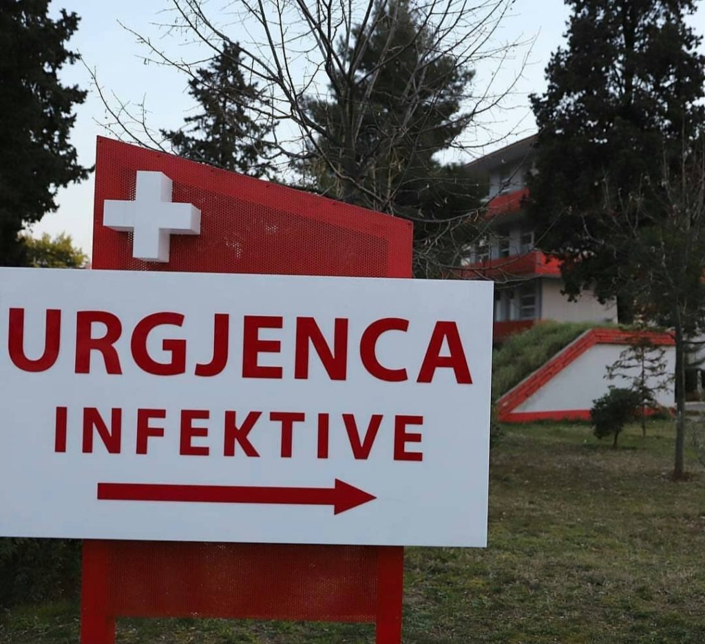 Mori pjesë në një varrim dhe u dha dorën të gjithëve, dalin detaje për personin e parë me koronavirus në Shqipëri