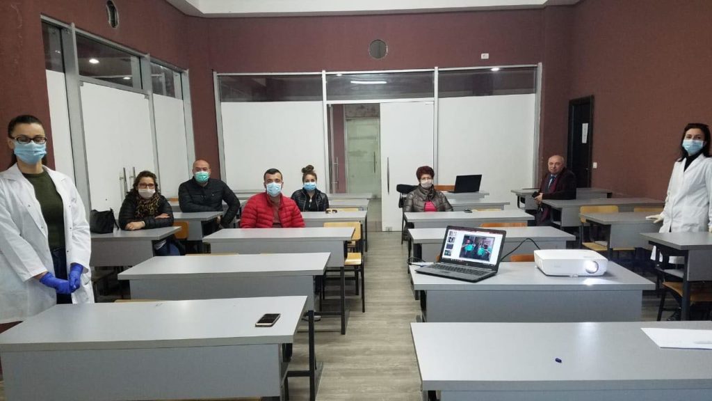 3 mijë mjekë, infermierë dhe studentë iu përgjigjën thirrjes për të luftuar koronavirusin!