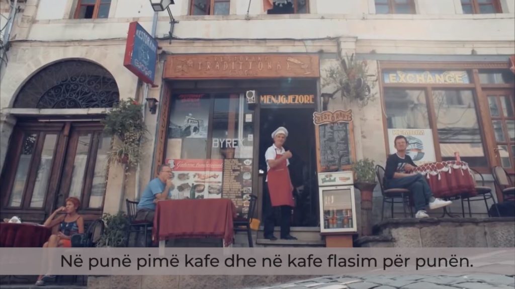 “Jemi të çuditshëm ne shqiptarët”! Pa prit pak, ideja e videos frymëzuese të ditës, e kopjuar nga italianët?