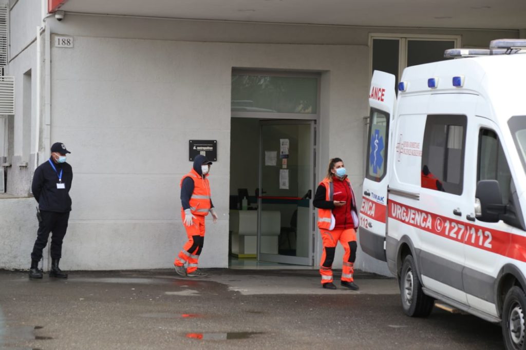 I prekur nga Koronavirusi, një 66-vjeçar në gjendje të rëndë tek Spitali Infektiv