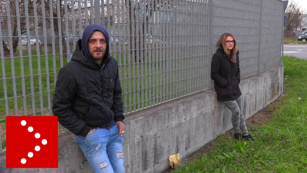 Pamjet e trishta! Koronavirusi “ndan” një çift të fejuarish! Shihen por nuk afrohen dot më shumë se 1 metër