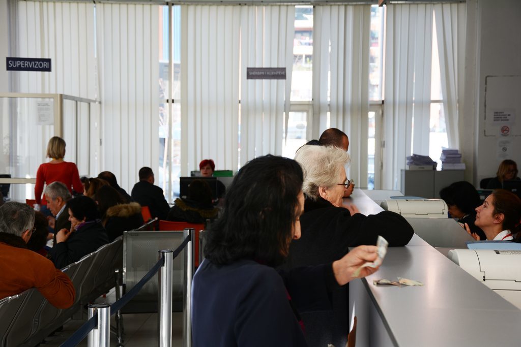 Pensioni do t’u dërgohet në shtëpi falas, ja rregullat që duhet të ndjekin pensionistët