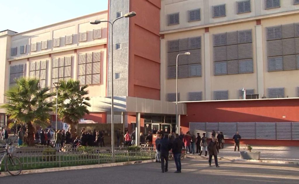 Shkon në 8 numri i mjekëve të infektuar, pozitiv me Covid-19 edhe mjeku reanimator në QSUT