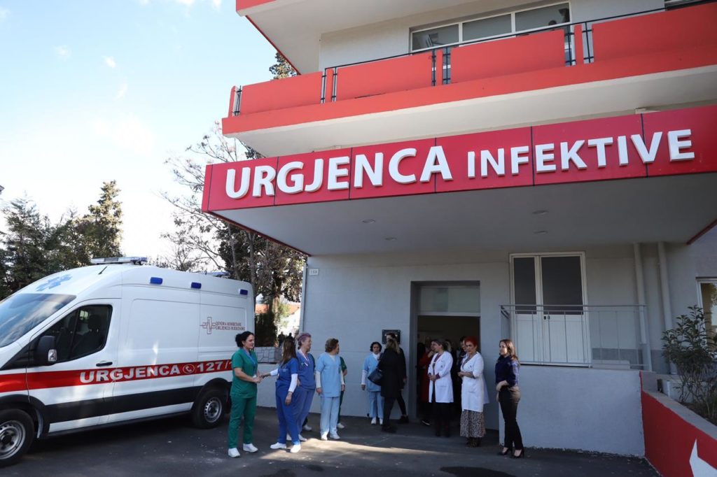 Shënohet viktima e tretë nga koronavirusi në Shqipëri
