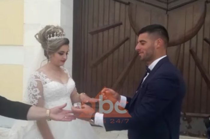 Dasmë në kohë koronavirusi, çifti shkodran martohet para kishës me derë të mbyllur