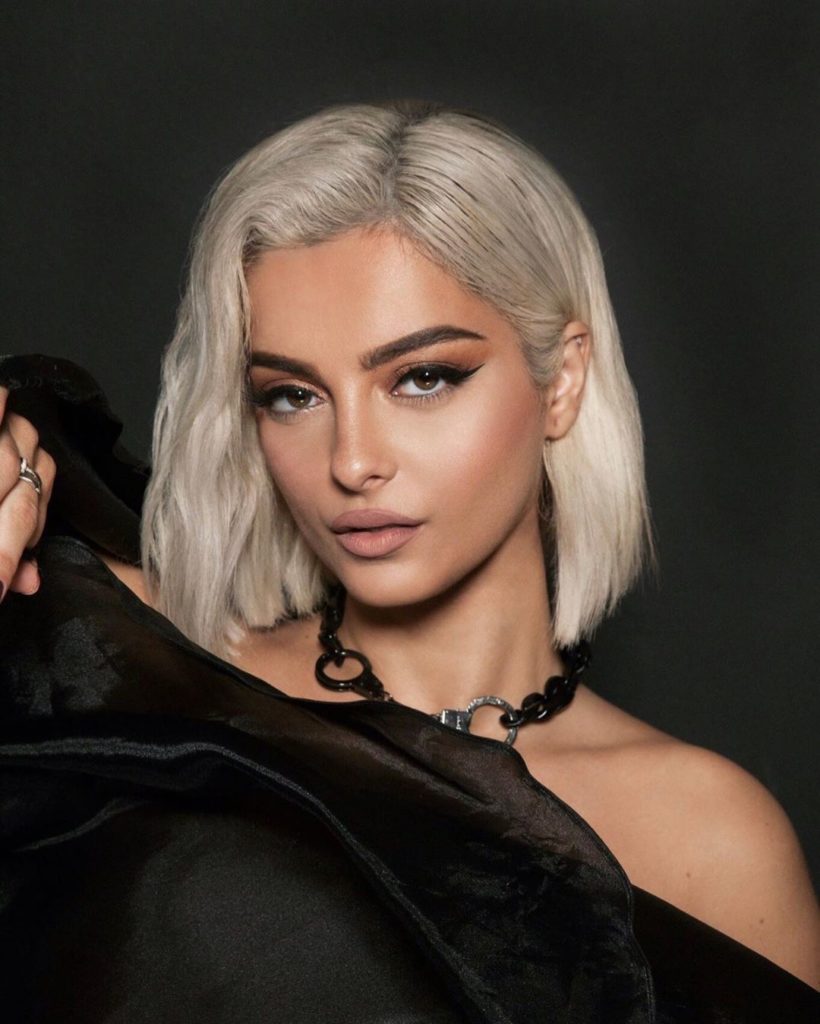 Histori shqiptarësh: Bebe Rexha tregon si ia mësoi i ati makinën dhe paska ngrënë një shpullë