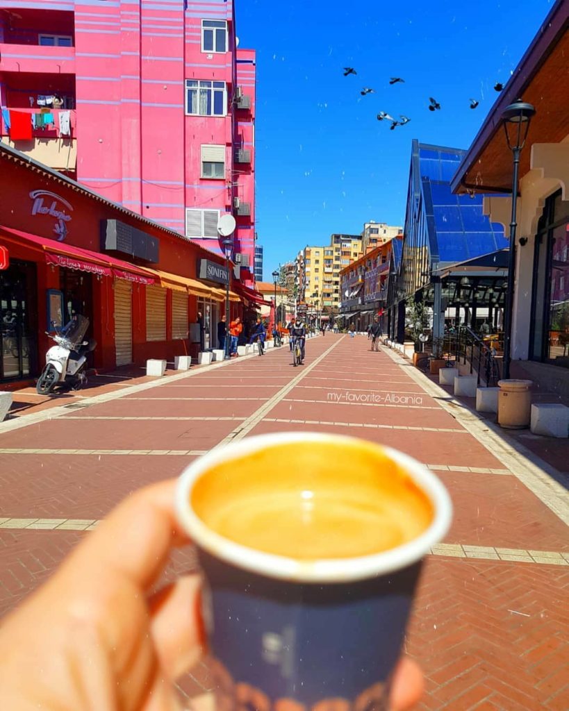 Nga kafenetë e parukeritë, te dentistët dhe palestrat! Ja bizneset që NUK do të hapen sot!