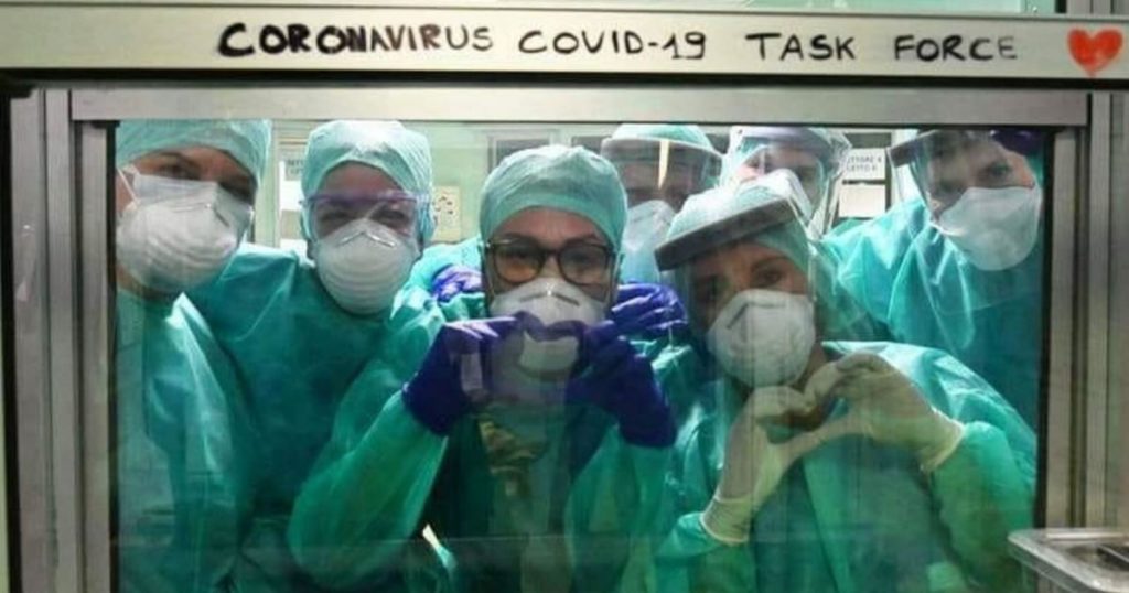 Të mposhtur nga virusi që donin të luftonin: Tragjik bilanci i mjekëve që kanë ndërruar jetë në Itali