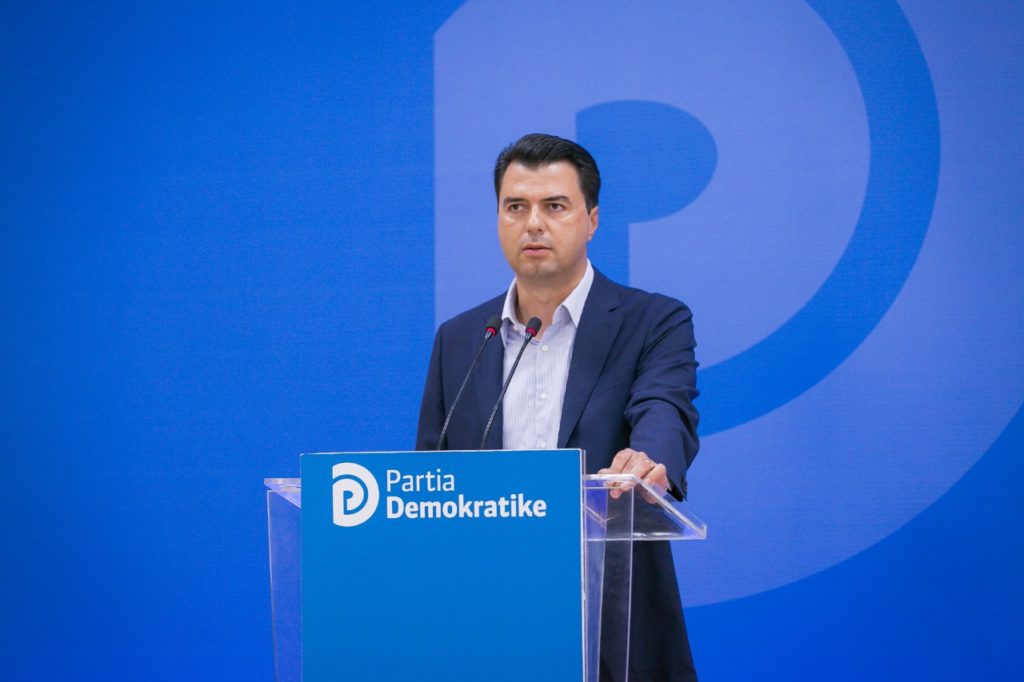 “Sakrifica për të qëndruar në shtëpi mund të na shkojë kot”: Basha përsërit thirrjet për testime masive