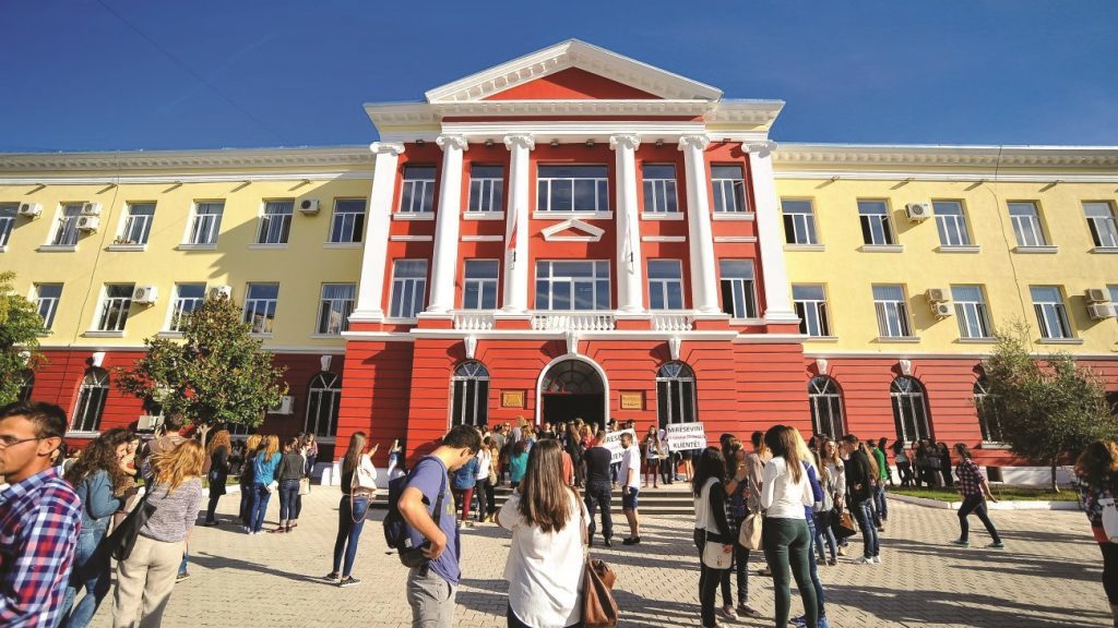 “E pamundur të paguhen”/ Studentët letër Ministrisë së Arsimit, ja cilat janë kërkesat e tyre