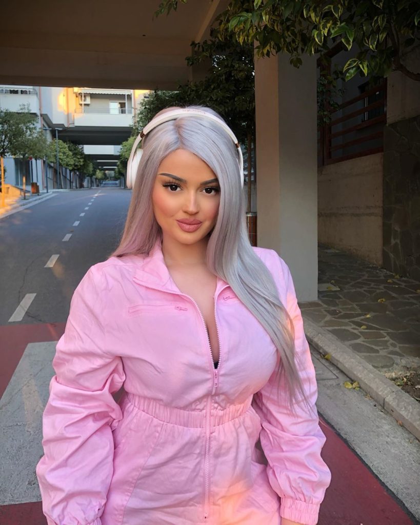 “Ndale veten se është Ramazan!” Enca kryqëzohet nga fansat për videon ku kërcen Twerk