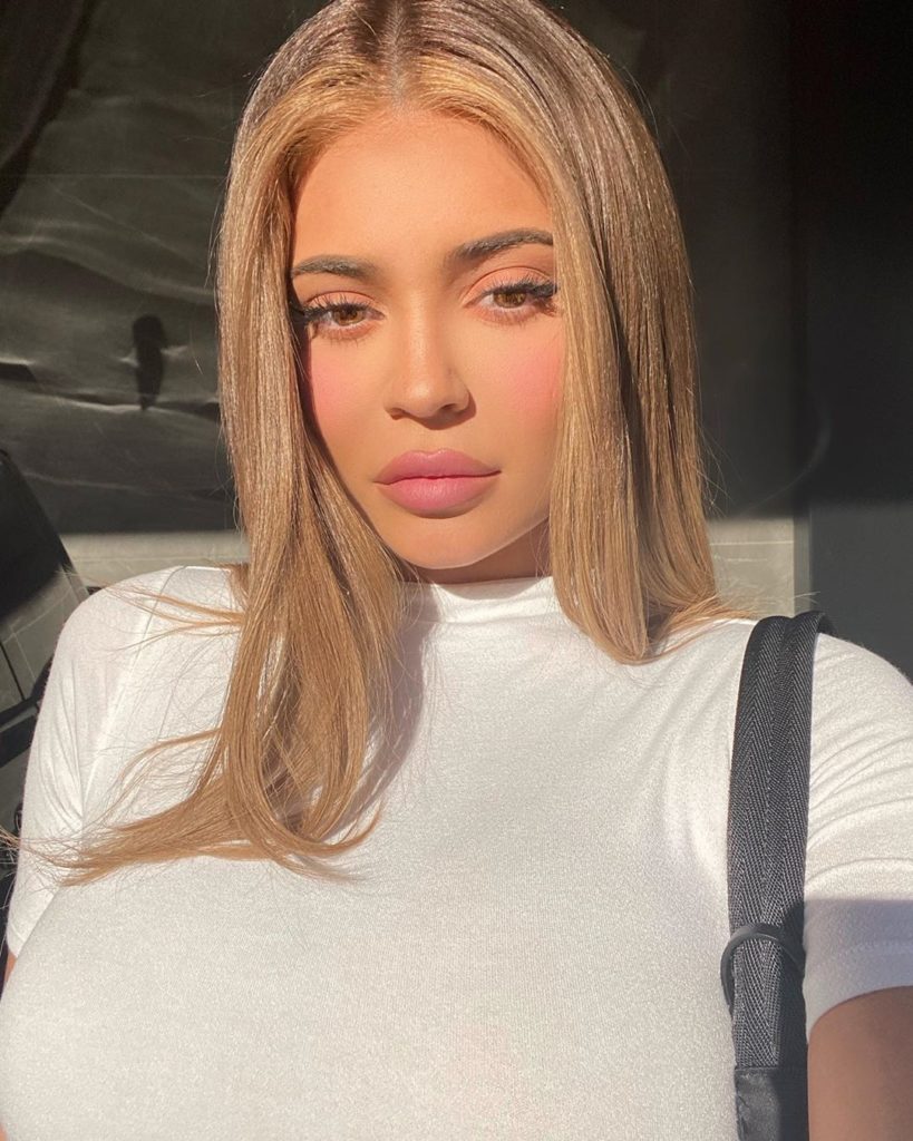 Kujtuam se ishte modeli i tillë, Kylie Jenner i qenka grisur keq fustani i Met Gala