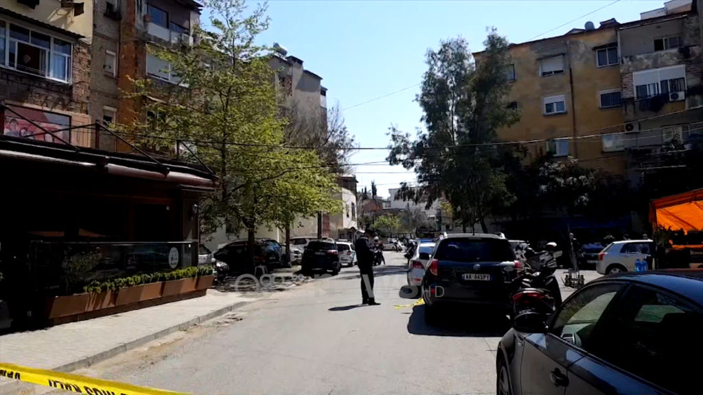Tiranë/ Efektivi i Shqiponjave qëllon një qytetar që i drejtoi armën, një vajzë plagoset rastësisht