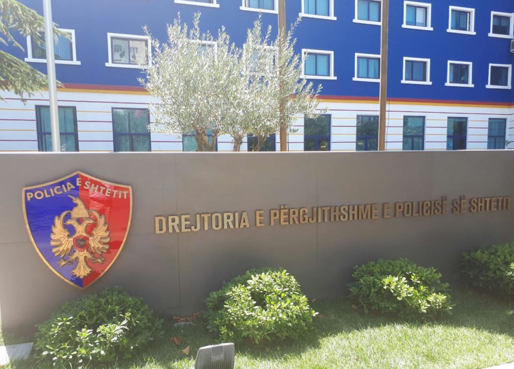 Shkelën masat kufizuese të qarkullimit, policia gjobit qytetarët