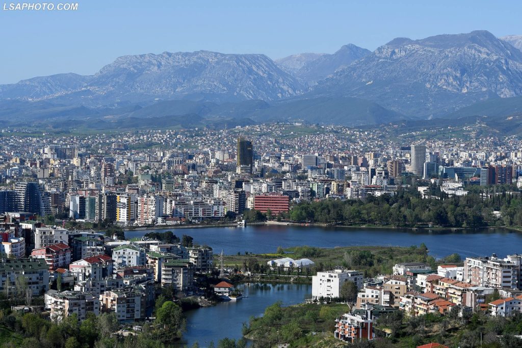 Tirana para dhe pas COVID-19: Pamjet që tregojnë pastrimin e ajrit në kryeqytet!