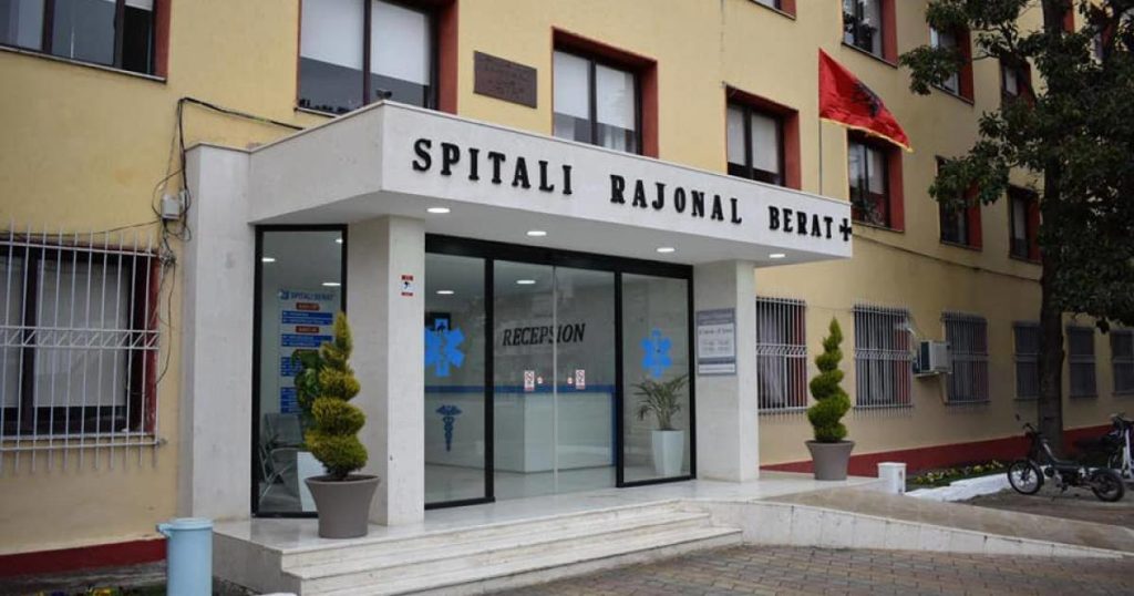 4-vjeçari nga Berati humbi jetën në park, Bashkia lë zhveshur telat e korentit