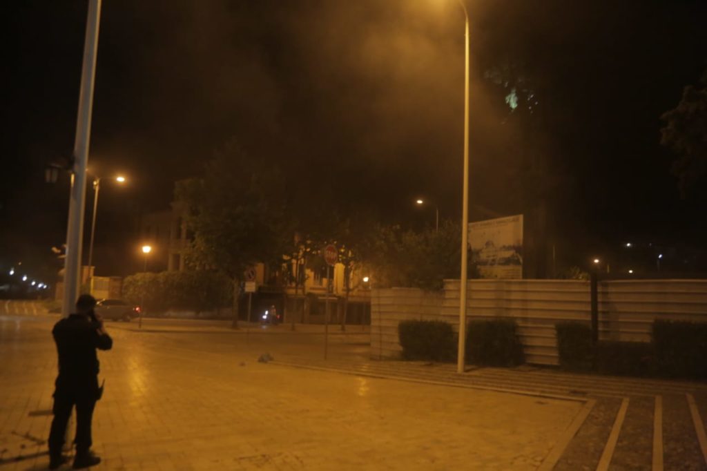 Shpërthim molotovi brenda territorit të xhamisë së Namazgjasë, ja për çfarë dyshohet