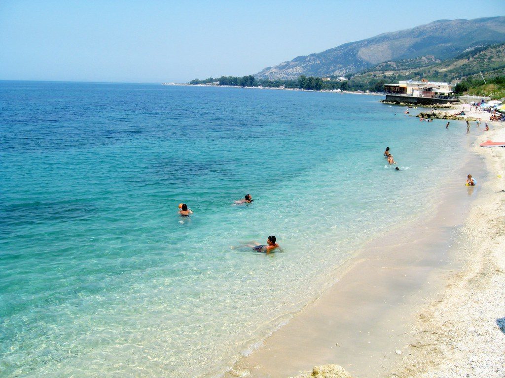 “Nuk duam ndihmë financiare, hap plazhet dhe lejo lëvizjen e lirë pas orës 17:30”! Operatorët turistikë, letër Ramës