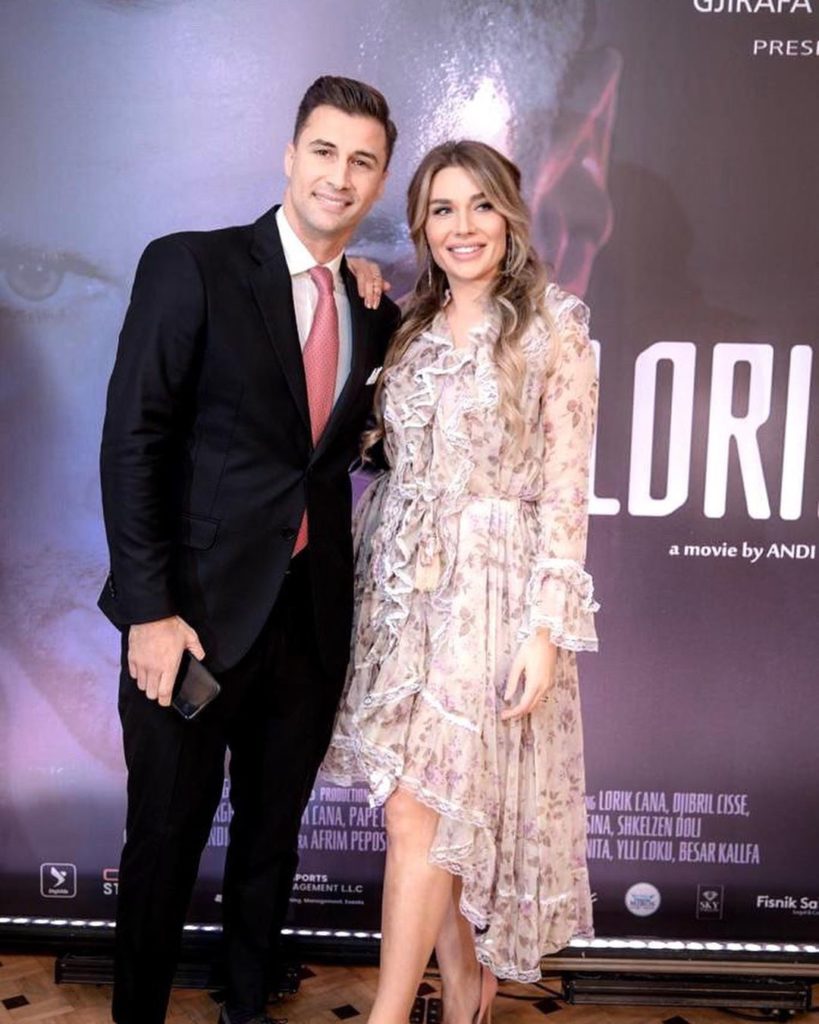 “Është më posesive” Lorik Cana zbulon se nuk është xheloz për bashkëshorten e tij, por Monika nuk e pret mirë këtë fakt
