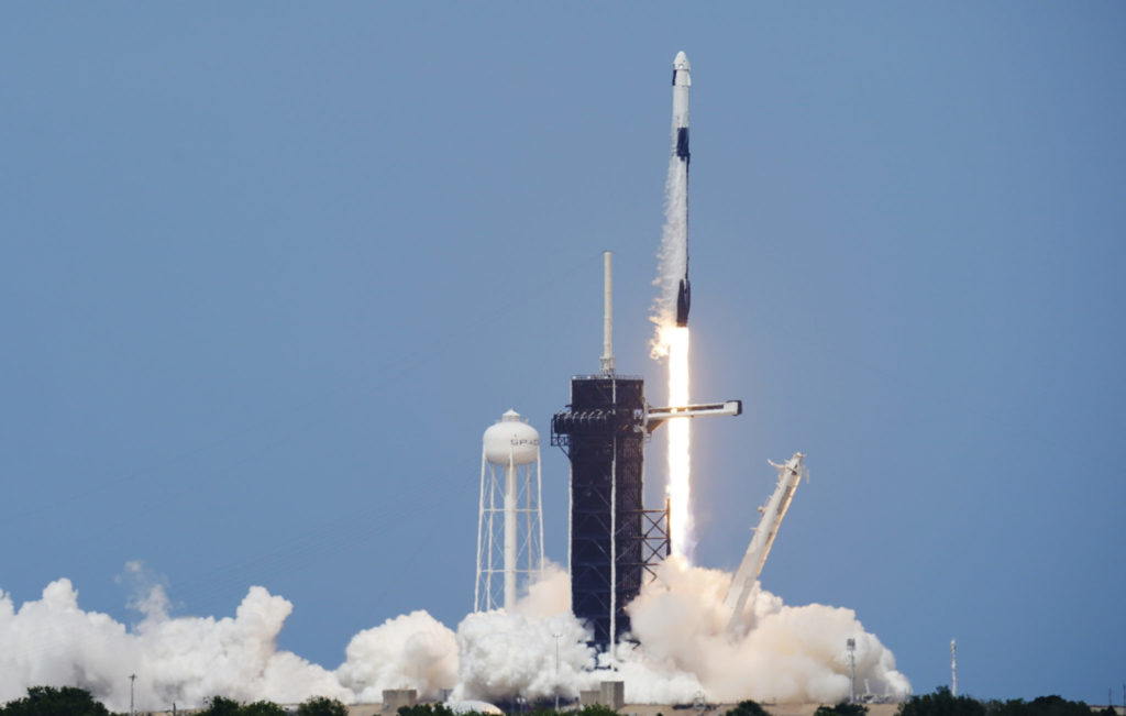 Historike! Pas 9 vitesh pauzë, NASA dhe Elon Musk nisin 2 anije kozmike në hapësirë