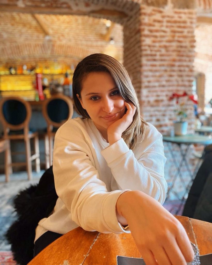Moderatorja shqiptare punësoi detektiv për të ndjekur të dashurin: “Pagova qindra euro!”