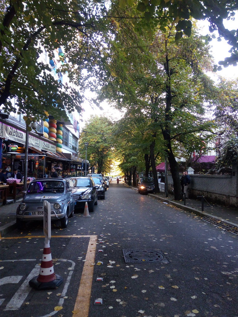 A do të shtyhet orari i mbylljes së bareve dhe restoranteve? Flet ministrja e Ekonomisë