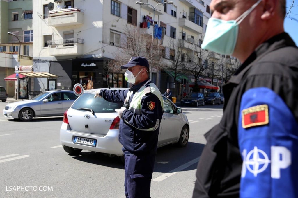 A mund të lëvizim me automjet pa autorizim në zonat e kuqe?