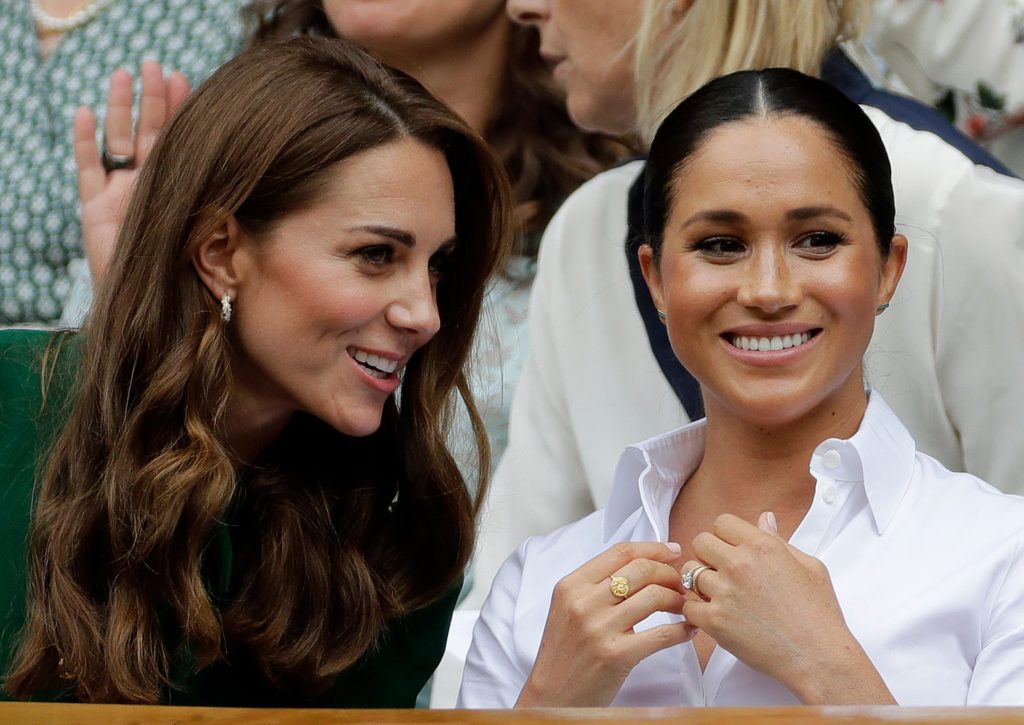 Kjo teori e re e Kate Middleton shpjegon arsyen përse Meghan Markle nuk mund të përshtatej kurrë me familjen mbretërore!