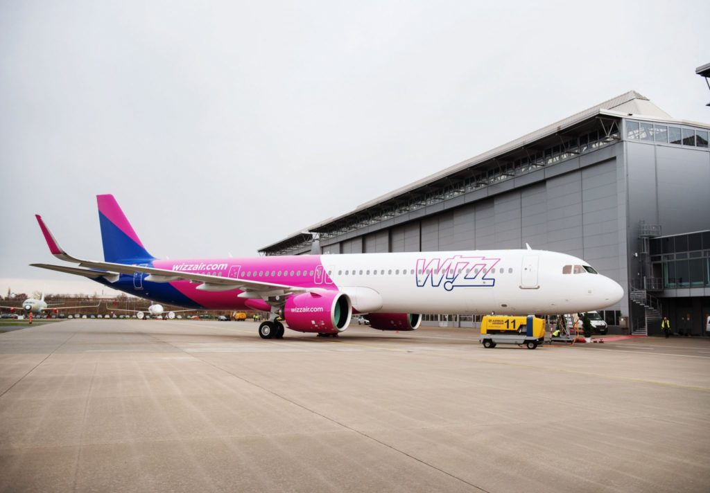 Ngecin në aeroportin e Italisë me pastruesit, “Wizz air” u anulon biletat shqiptarëve dhe nuk i rimburson