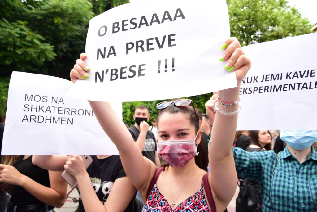 Dalin përgjigjet e provimit të Gjuhës dhe Letërsisë, ja sa përqind e maturantëve kanë mbetur!
