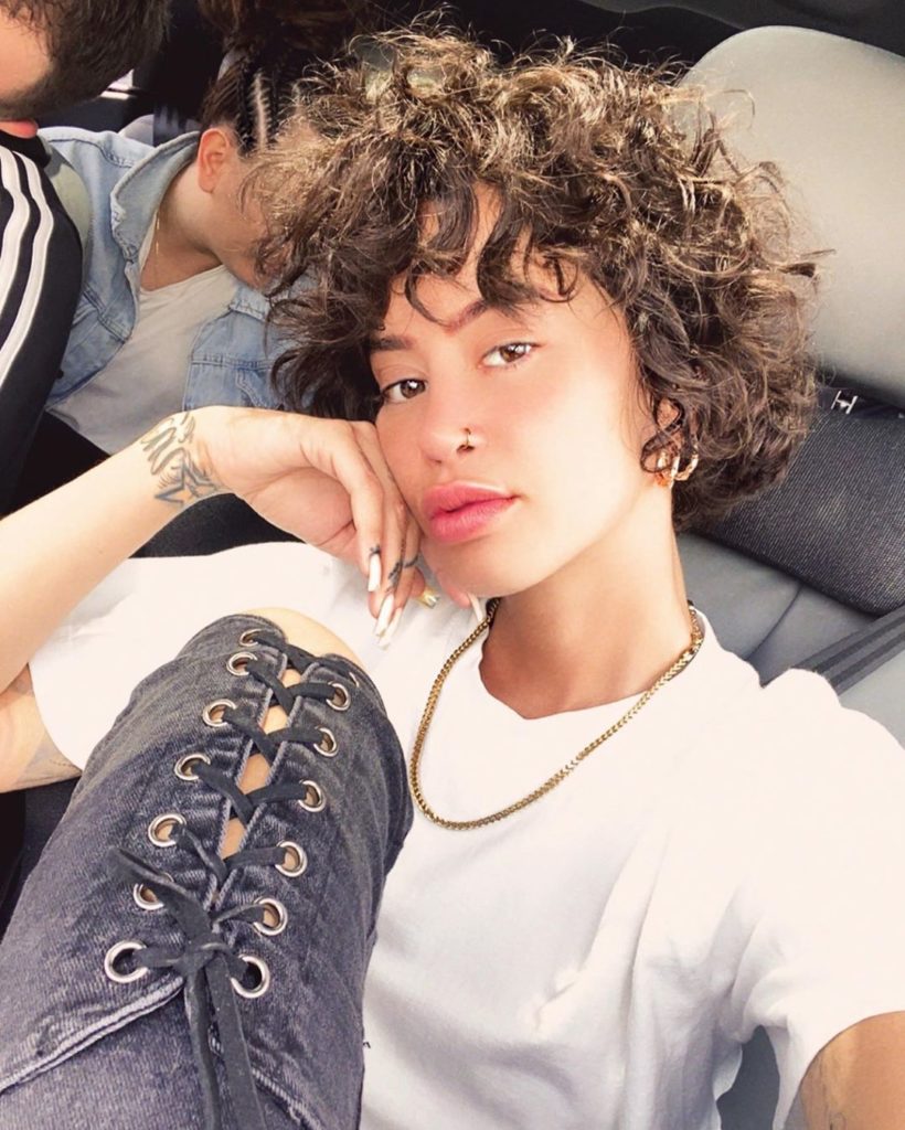“Ky është turp!” Dafina Zeqiri i bën thirrje publike kompanisë Apple për të njohur Kosovën në hartë!