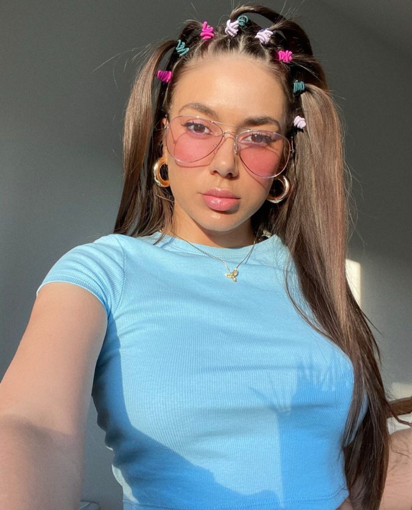 Me një look të viteve ’90, Elvana Gjata tregon përse iu rikthye Instagramit dhe ka një mesazh për të gjithë!
