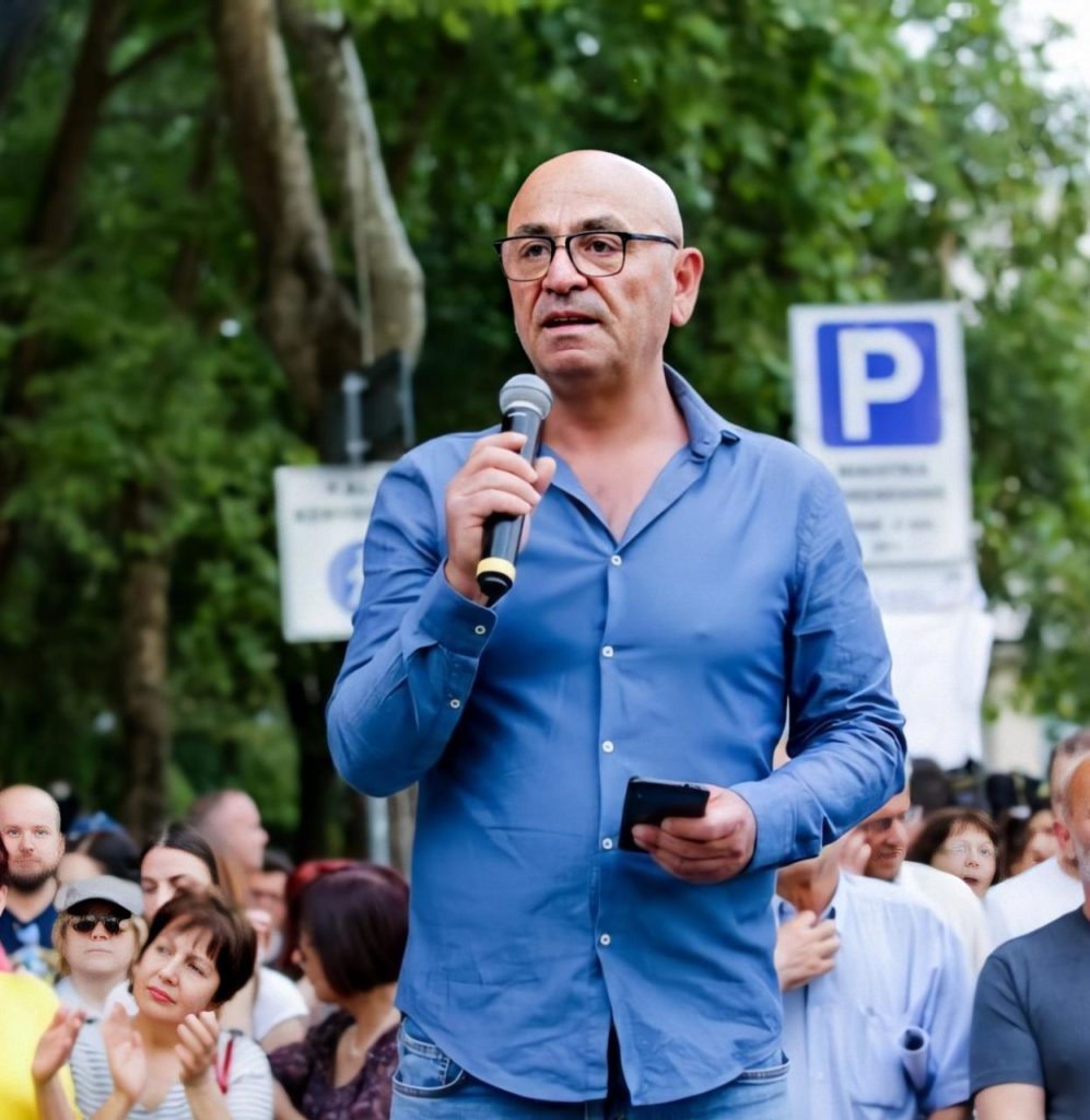 Robert Budina ngre hije të forta dyshimi: Nuk i besoj këtij tamponi! Nesër do testohem në spital privat