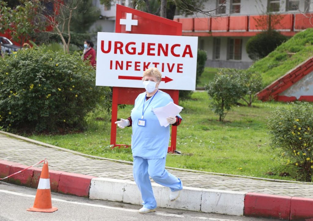 Rëndohet bilanci nga Covid-19, futet në intubim edhe një mjek i QSUT