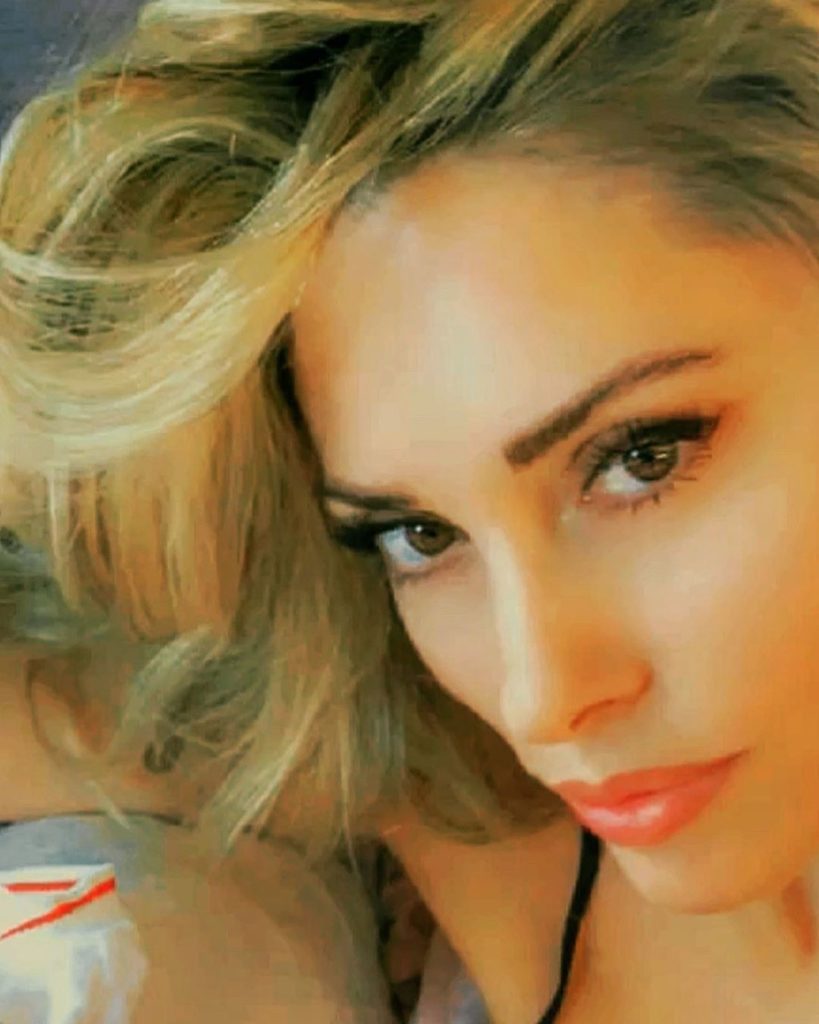 Surprizë! Ledina Çelo i rikthehet muzikës pas kaq shumë vitesh, por këtë herë vjen ndryshe!