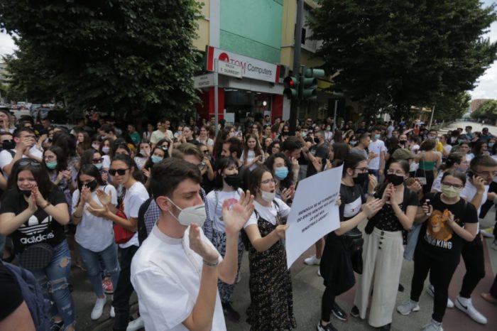 “Për të ardhmen”/ Maturantët nuk ndalen, protestojnë sërish sot në disa qytete