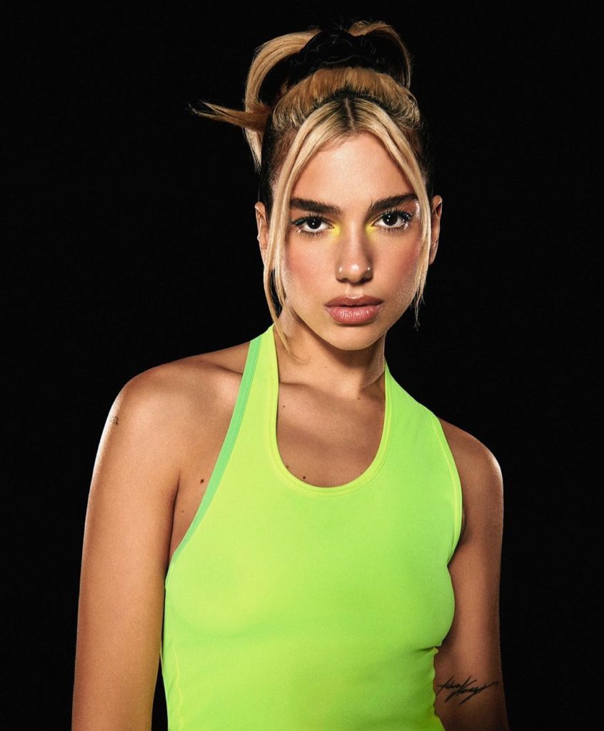 Khë, khë! Dua Lipa sapo i dha kuptim fjalës “zjarr” me fotot e fundit dhe fansat aq deshën!