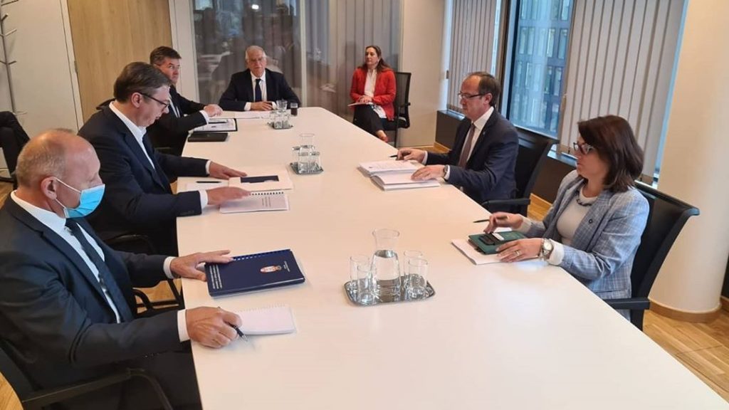 Dorëzohet Serbia? Në Bruksel po hartohet marrëveshja për njohjen e Kosovës (Detajet)