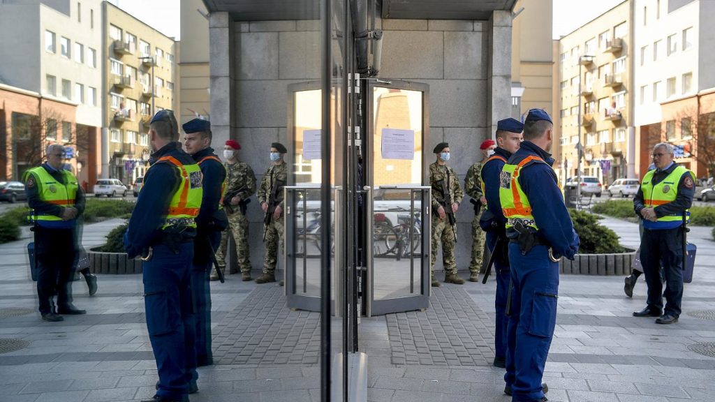 Një tjetër shtet vendos Shqipërinë në listë të kuqe: Ndalohet hyrja e shqiptarëve!