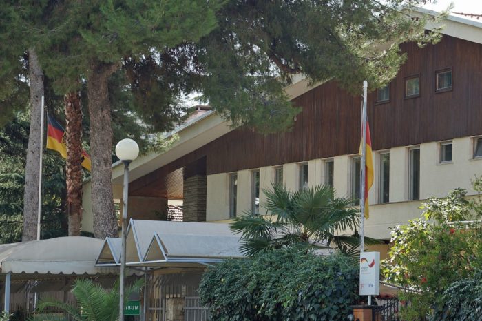 S’jepen më viza për në Gjermani, Ambasada në Tiranë mbyll zyrën