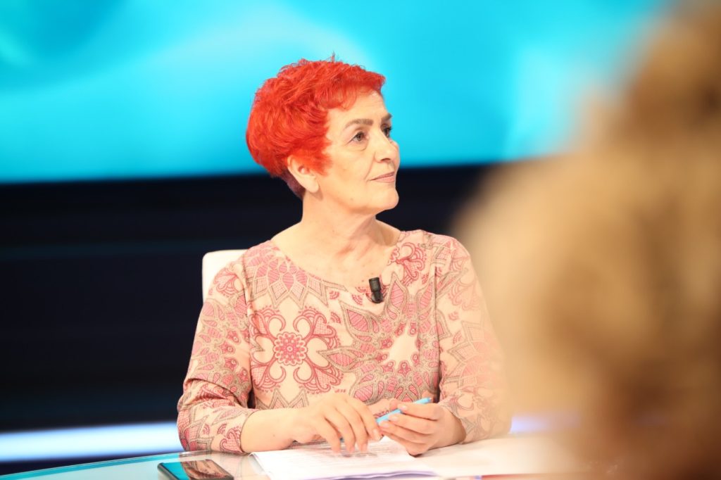 Pas disa muajsh, shefja e Infektivit thyen heshtjen: “Është ulur grupmosha e të prekurve, vdekjet po shtohen! Ja përse dola sot”