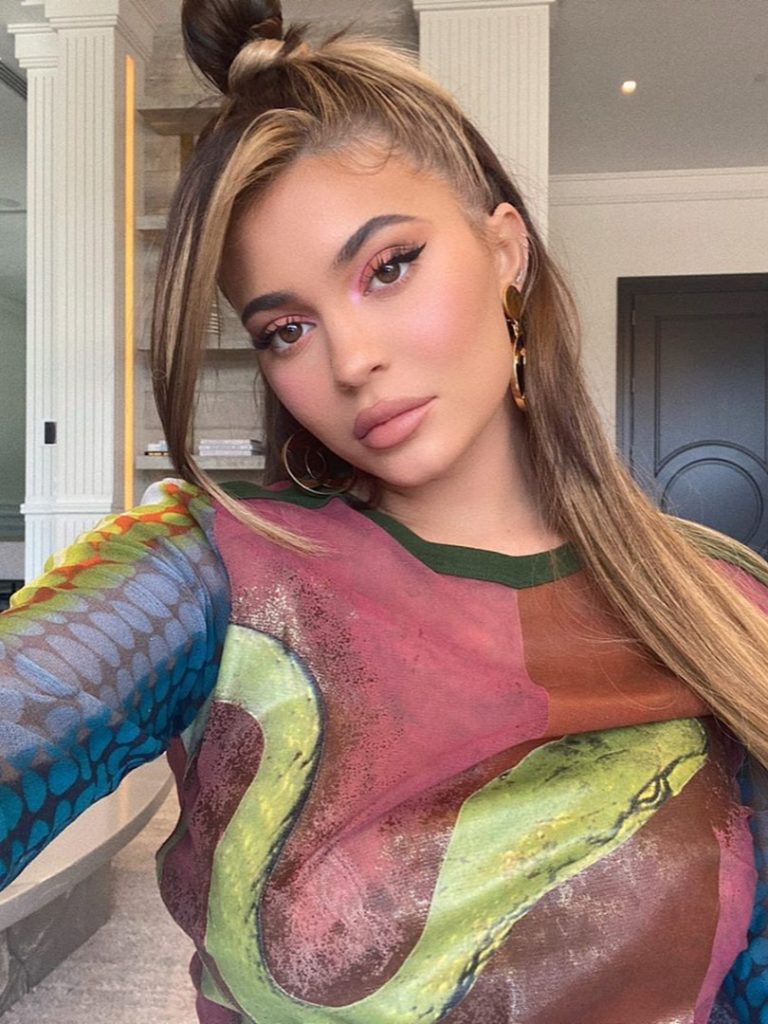 Ide perfekte! Tatuazhi minimalist i Kylie Jenner qenka një dedikim kaq kuptimplotë!