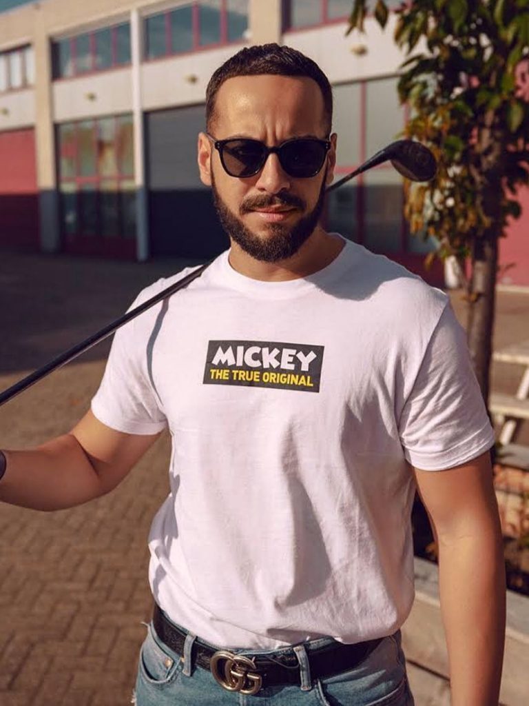 Capital T sapo na tregoi një nga krenaritë e tij më të mëdha, por prit pak! Po ky thumb ç’ishte?!