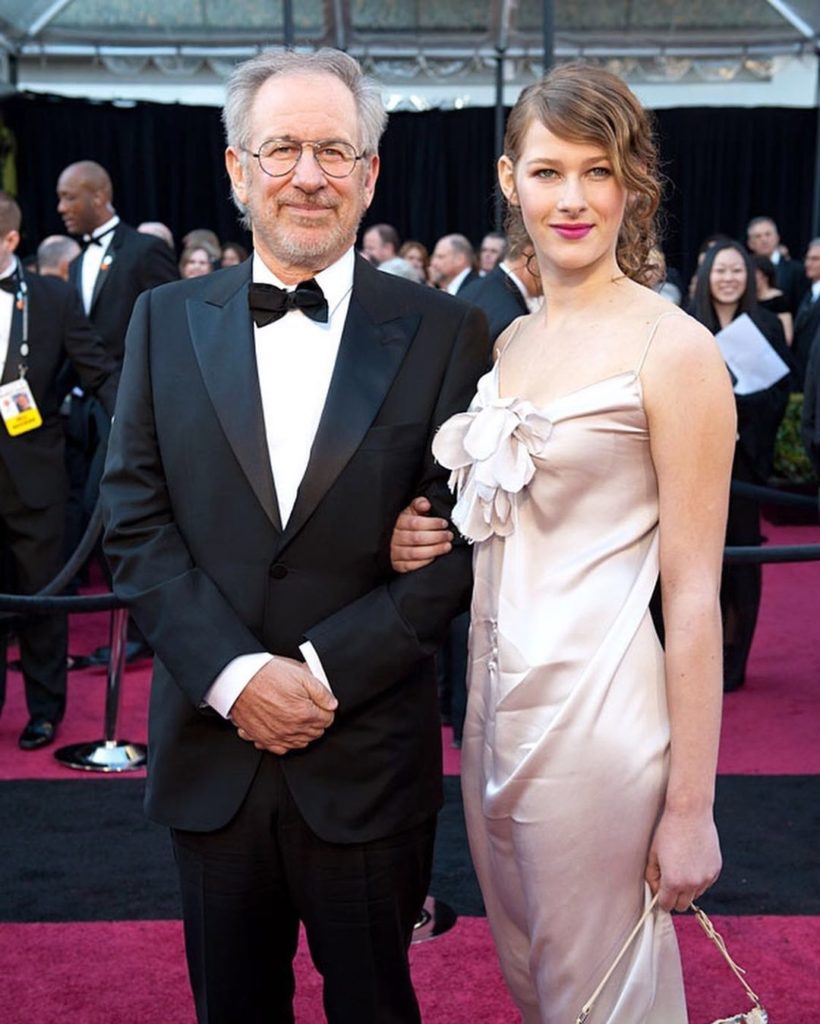 Të gjithë po flasin për të fejuarin shqiptar të vajzës së regjisorit Steven Spielberg!